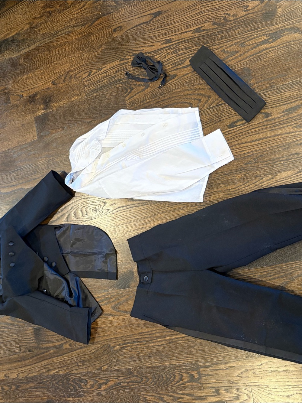 Boys tuxedo size 6 with jacket, shirt, pants, adjustable bow tie, and cummerbund